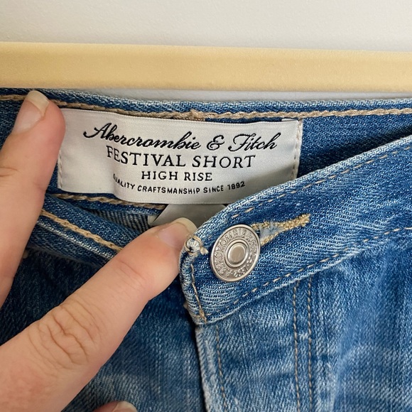 ❌SOLD❌ Abercrombie A&F lace hem jean shorts - Picture 4 of 5